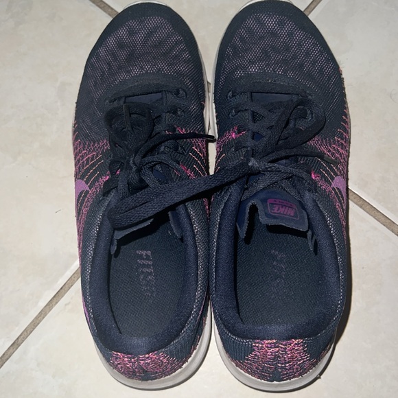 Nike Flex Sneakers - women’s 7.5 - Picture 4 of 4
